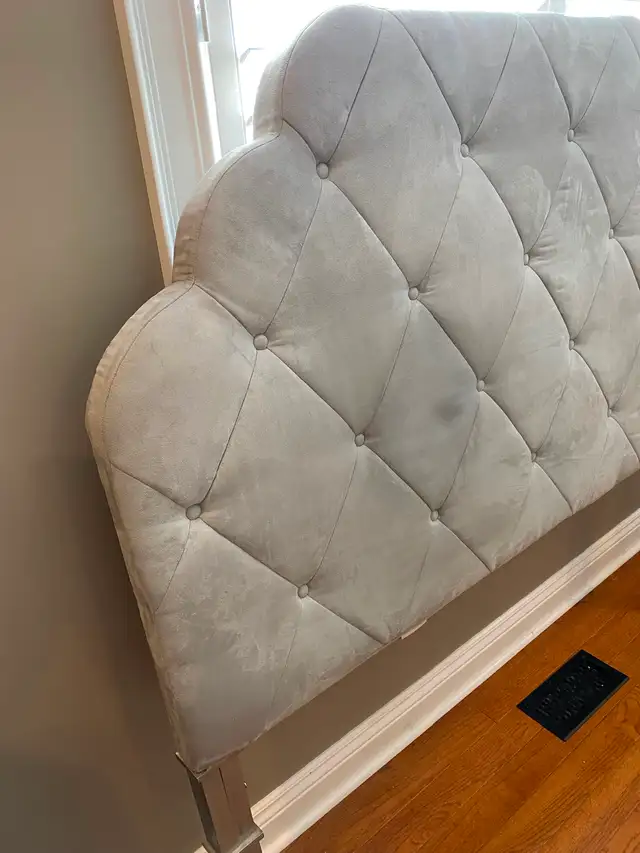 Queen Headboard - Photo 2