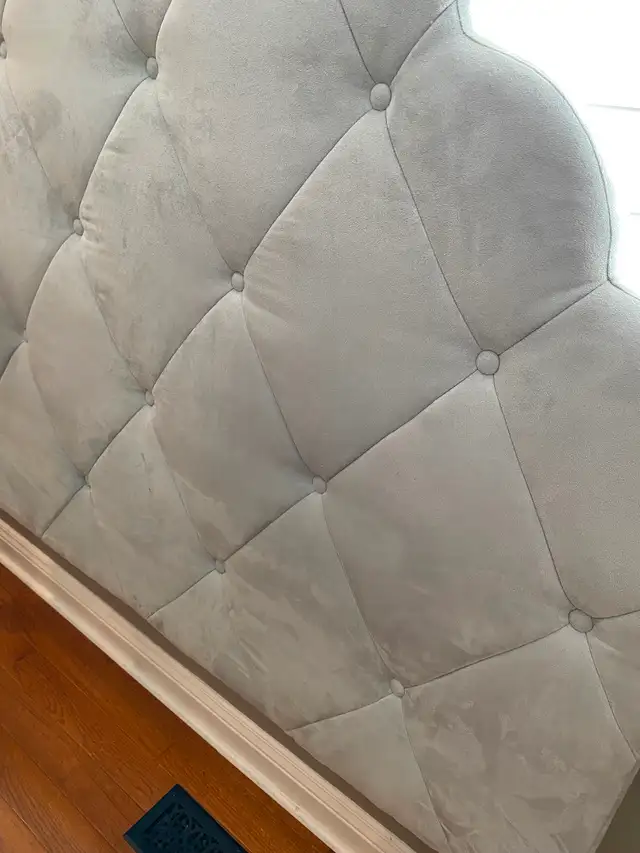 Queen Headboard - Photo 3