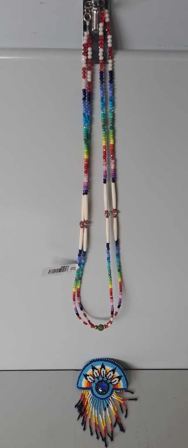 Native Beaded Hairclip & Necklace (31878529)