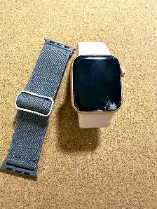 Apple Watch SE à vendre – avec 2 bracelets neufs