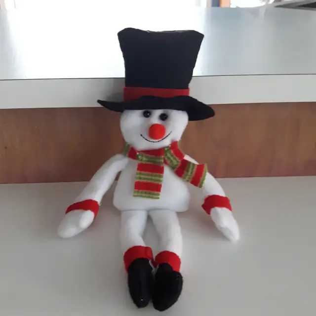 GRAND TOUTOU NEUF BLANC NOIR ROUGE VERT 14'HAU SUPER-DOUX $10.00