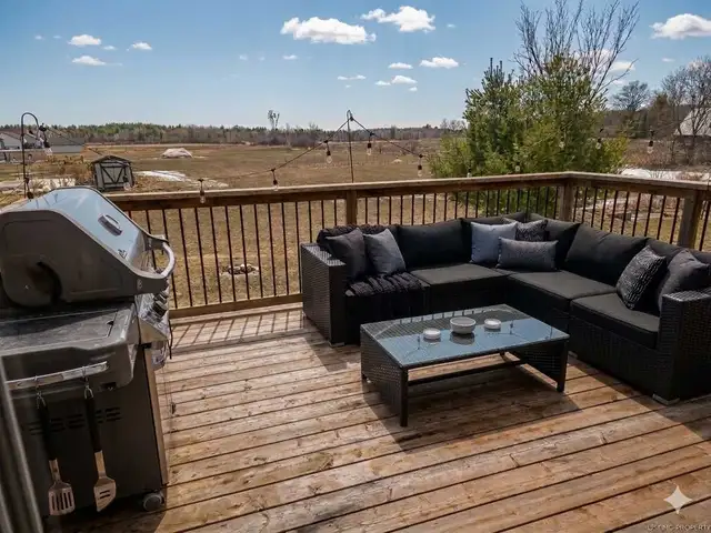 Beautiful 3 1 Bedroom Home on 1 Acre – Steps from Nature - Photo 6