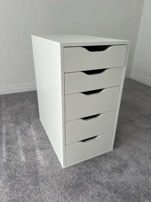 Like new 5 Drawer storage unit