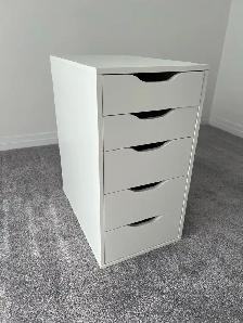 Like new 5 Drawer storage unit