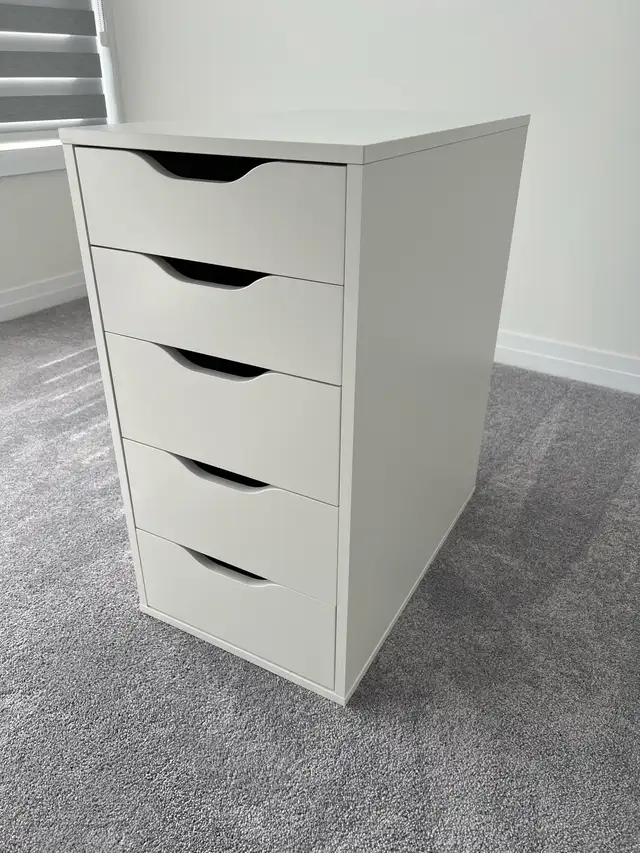 Like new 5 Drawer storage unit - Photo 2