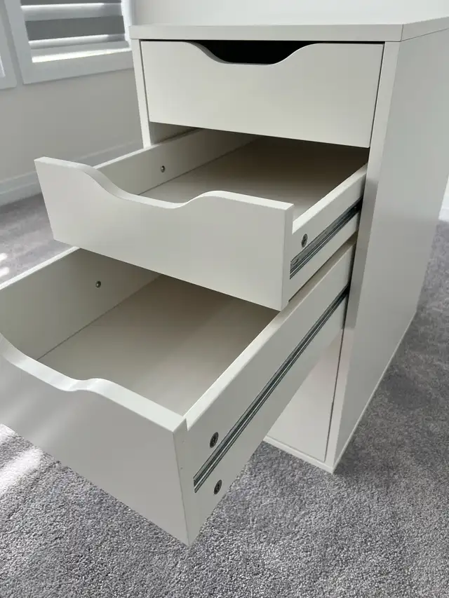 Like new 5 Drawer storage unit - Photo 3