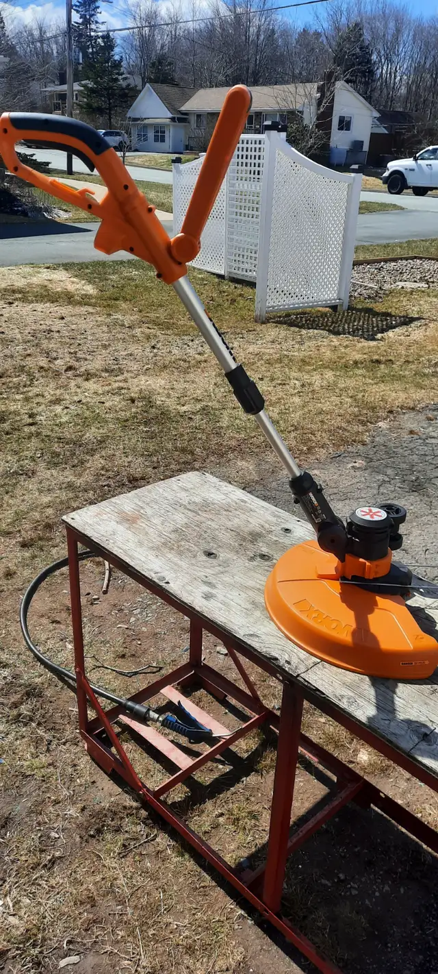 WORX ELECTRIC GRASS TRIMMER IN VERY GOOD CONDITION