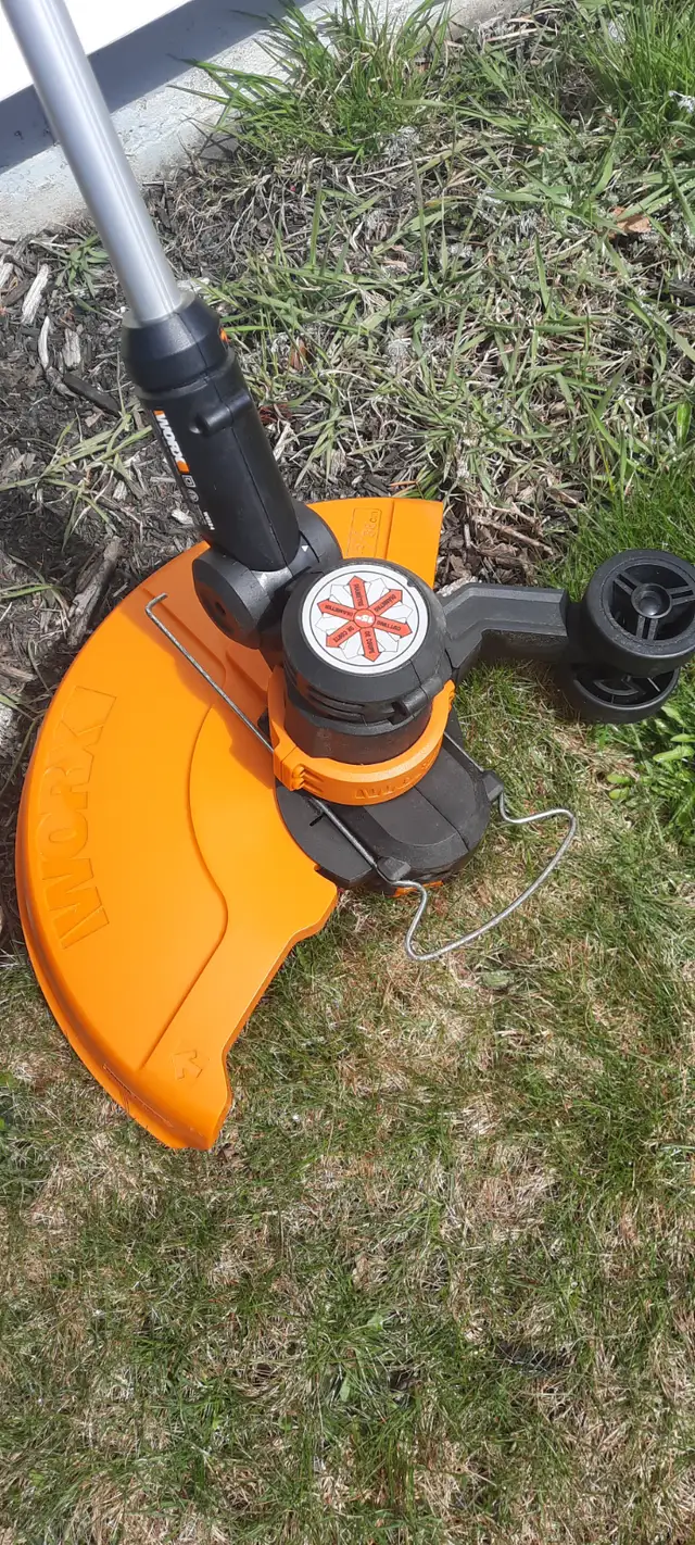 WORX ELECTRIC GRASS TRIMMER IN VERY GOOD CONDITION - Photo 2