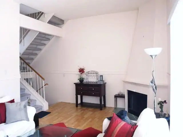 2 Bedroom Townhouse available in Marlborough - Close to LRT - Photo 2