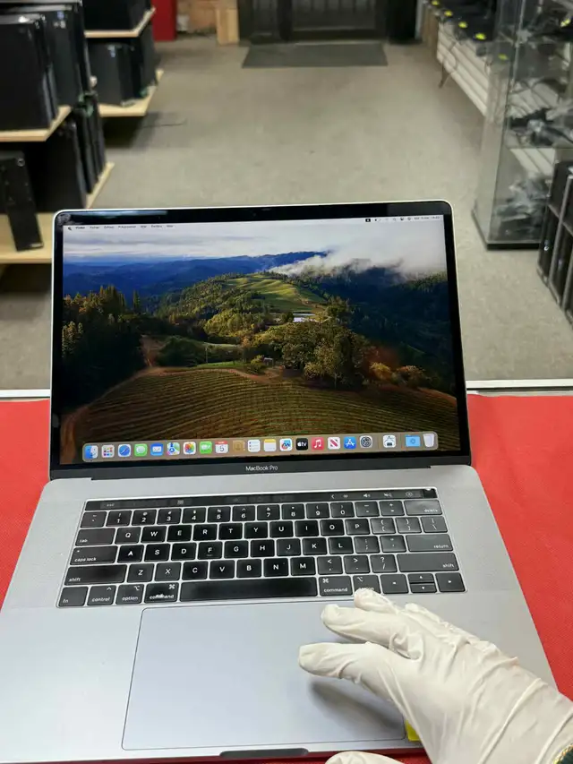 APPLE MACBOOK PRO 15" (2018) À VENDRE