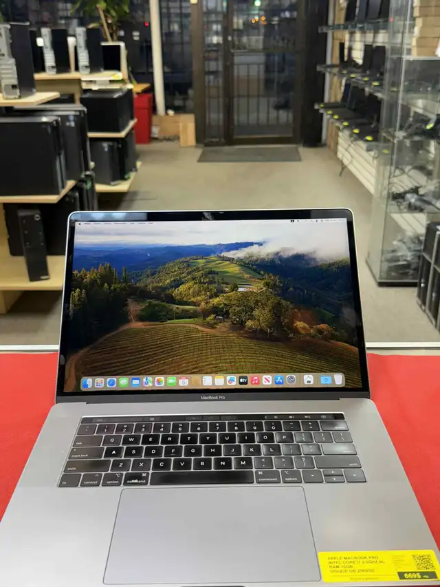APPLE MACBOOK PRO 15" (2018) À VENDRE - Photo 2