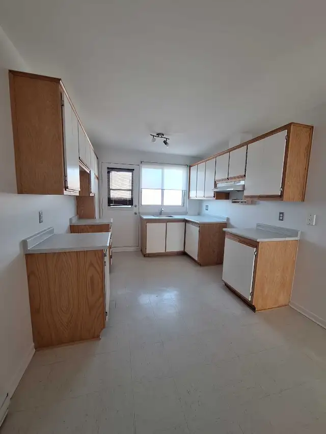 VILLERAY, 4 1/2, Non Chauffé, Troisième Étage, LIBRE - Photo 2