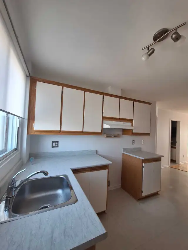 VILLERAY, 4 1/2, Non Chauffé, Troisième Étage, LIBRE - Photo 3