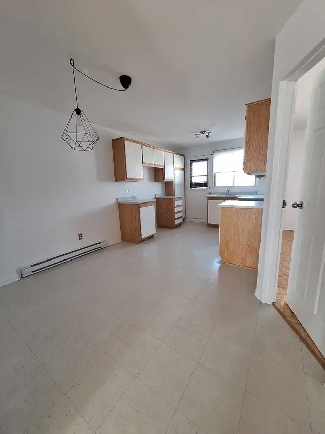 VILLERAY, 4 1/2, Non Chauffé, Troisième Étage, LIBRE - Photo 4