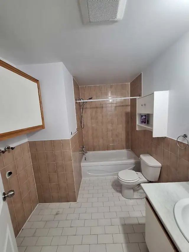 VILLERAY, 4 1/2, Non Chauffé, Troisième Étage, LIBRE - Photo 10