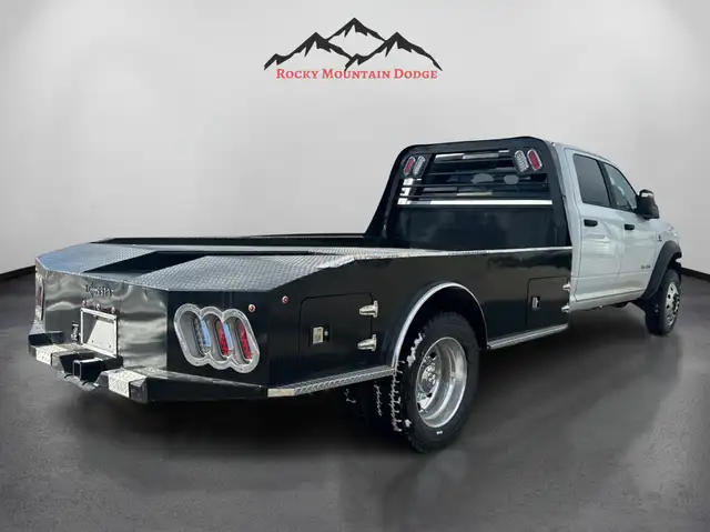 2026 RAM 5500 BIGHORN CAB CHASSIS WITH ALUMINUM DECK - Photo 5