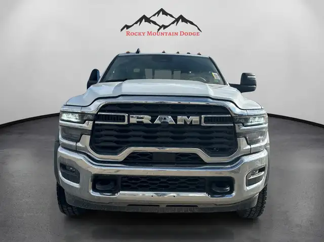 2026 RAM 5500 BIGHORN CAB CHASSIS WITH ALUMINUM DECK - Photo 8