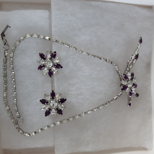 SET NEUF ARGENT MAUVE COLLIER15'LON BOUCLES D'OREILLES $20.00SET - Photo 2