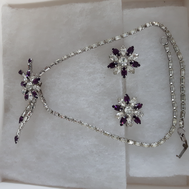 SET NEUF ARGENT MAUVE COLLIER15'LON BOUCLES D'OREILLES $20.00SET - Photo 3