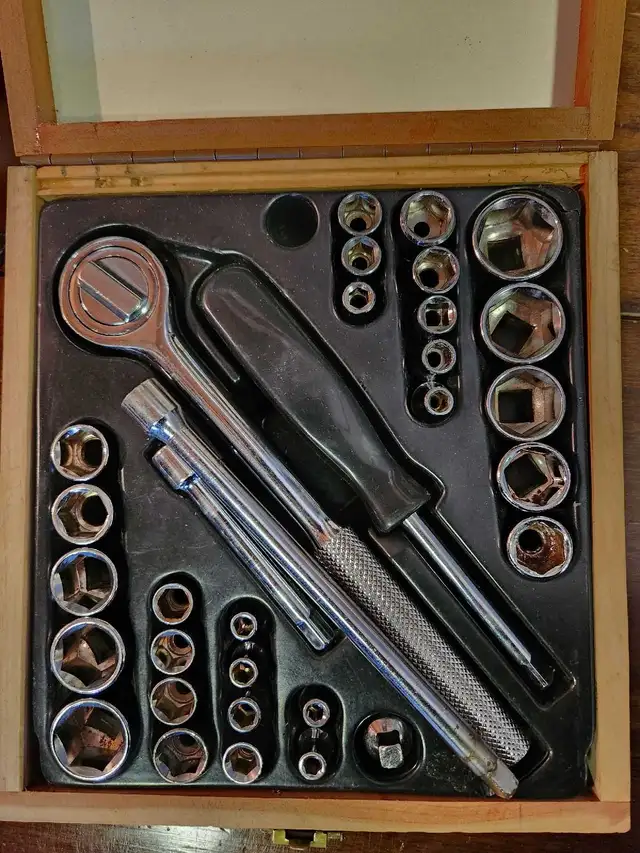 33-piece Socket Set (Metric & SAE)