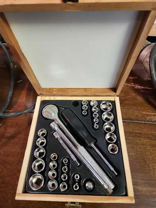 33-piece Socket Set (Metric & SAE) - Photo 2