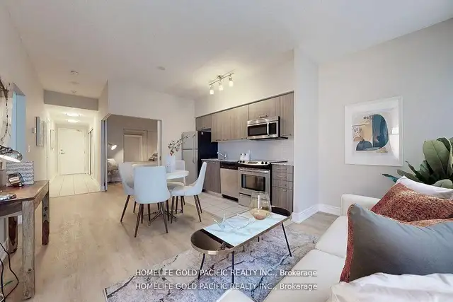 Beautiful 2 bedroom, 2 bathroom suite 832 Bay St. - Photo 11