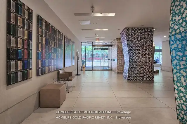 Beautiful 2 bedroom, 2 bathroom suite 832 Bay St. - Photo 13