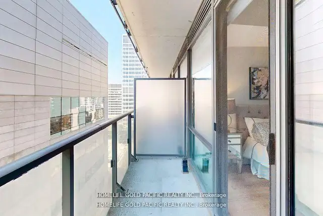 Beautiful 2 bedroom, 2 bathroom suite 832 Bay St. - Photo 14