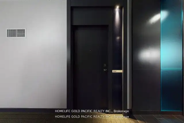 Beautiful 2 bedroom, 2 bathroom suite 832 Bay St. - Photo 19