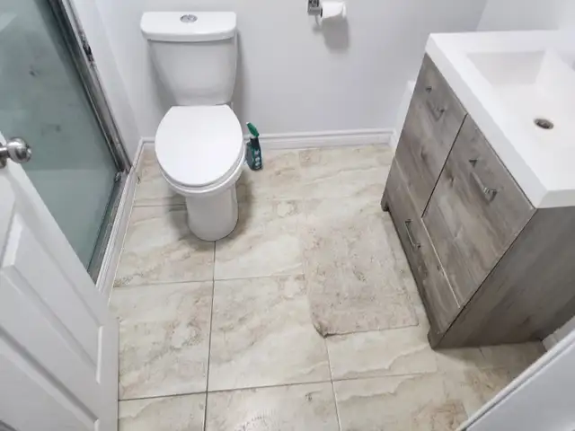 Toronto NEWLY RENOVATED Room for rent - Photo 6