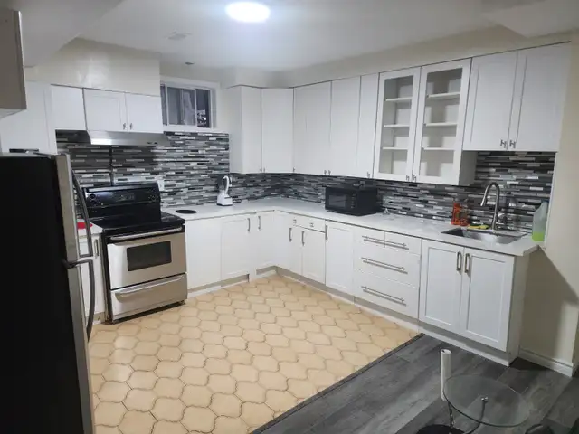 Toronto NEWLY RENOVATED Room for rent - Photo 9