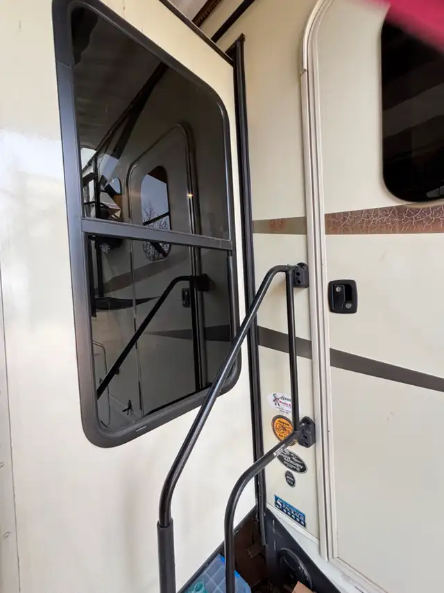 2019 Jayco North Point. 42' - Photo 2