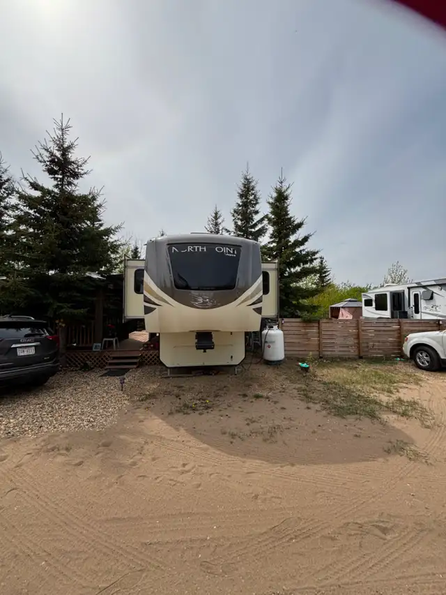 2019 Jayco North Point. 42' - Photo 3