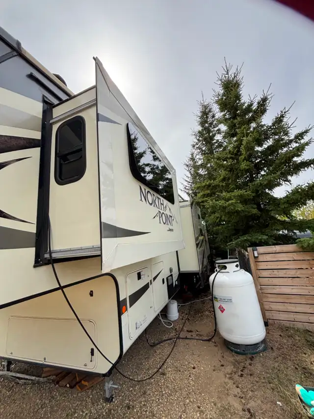 2019 Jayco North Point. 42' - Photo 4