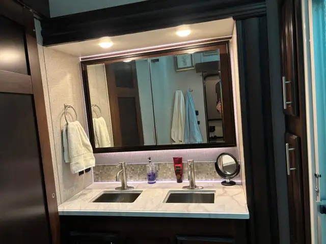 2019 Jayco North Point. 42' - Photo 12