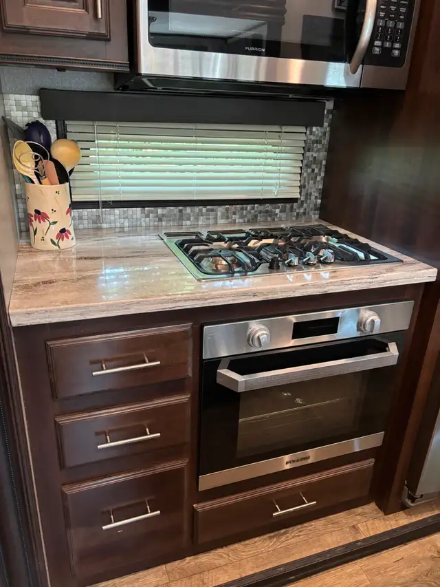 2019 Jayco North Point. 42' - Photo 16