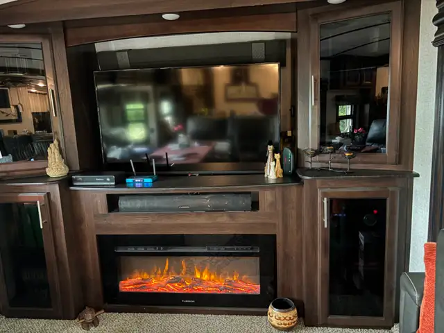 2019 Jayco North Point. 42' - Photo 18