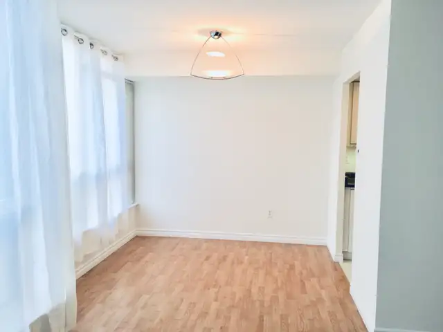 LARGE ALL-INCLUSIVE SUITE AVAILABLE NOW, MISSISSAUGA CITY CENTRE - Photo 18