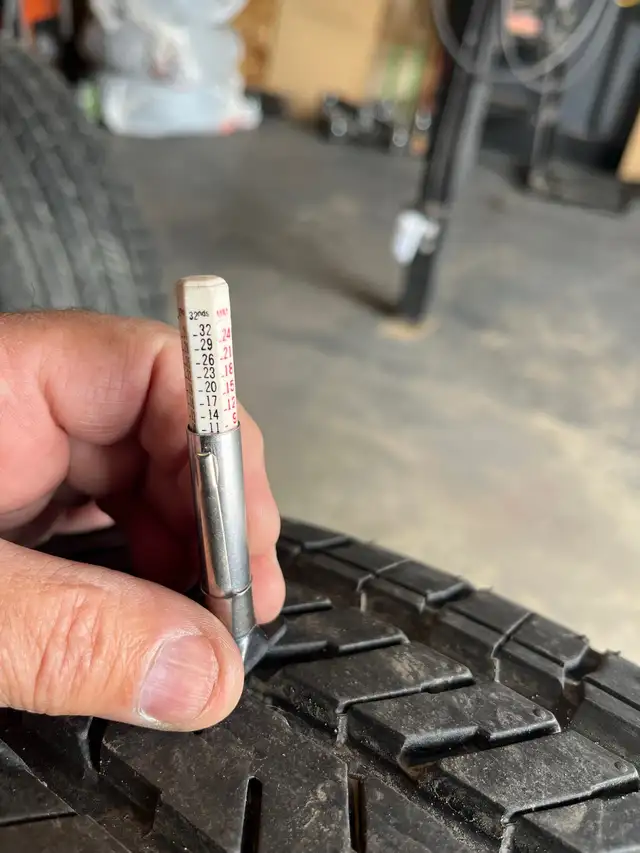 225 60R 17  all season tires - Photo 6