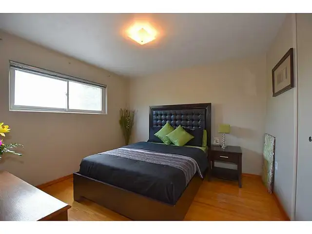 All-Inclusive 1 FEMALE Main-Floor Room – NOT basement - Photo 3