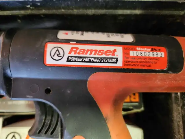 Ramset Mastershot Fastening Set w/Case & Nails - Photo 3
