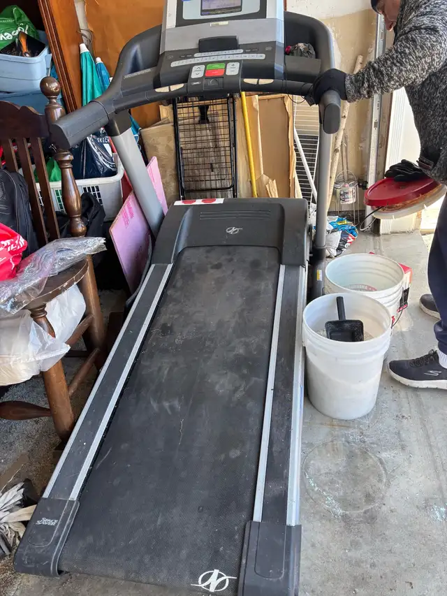 $400 for treadmill - Photo 2
