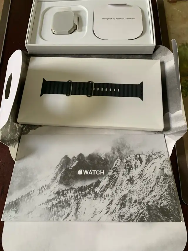 BNIB Apple Watch - Photo 4