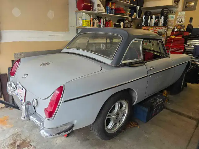 Classic Summer Cruiser – 1966 MGB roadster with GM V8