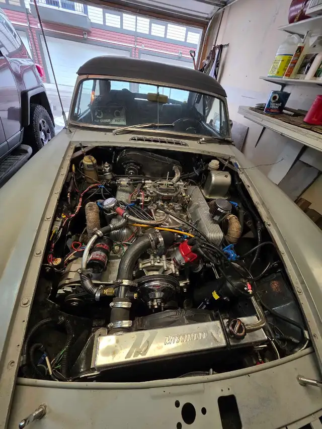 Classic Summer Cruiser – 1966 MGB roadster with GM V8 - Photo 2