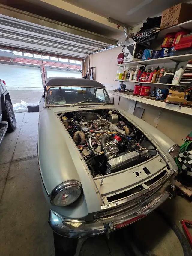 Classic Summer Cruiser – 1966 MGB roadster with GM V8 - Photo 4