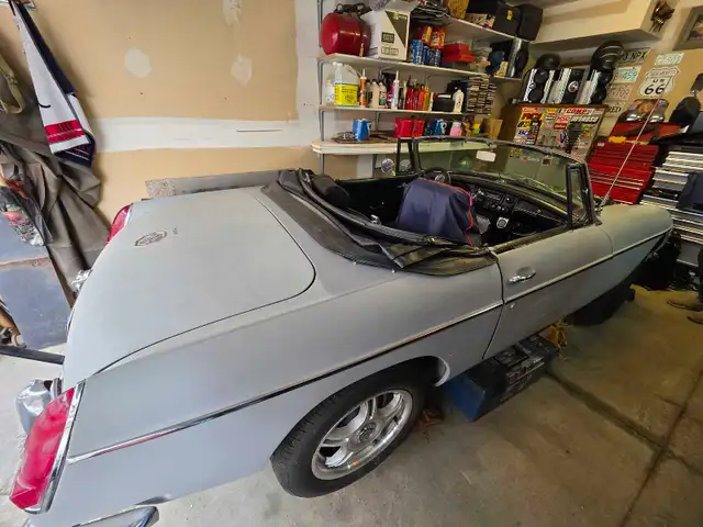 Classic Summer Cruiser – 1966 MGB roadster with GM V8 - Photo 6
