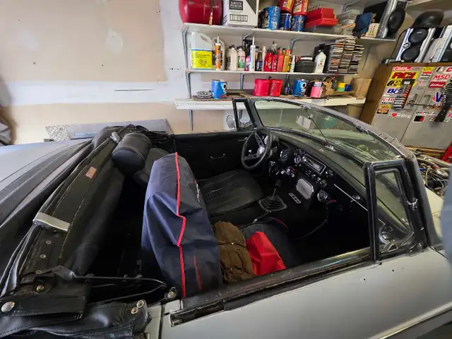 Classic Summer Cruiser – 1966 MGB roadster with GM V8 - Photo 7