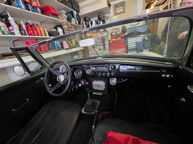 Classic Summer Cruiser – 1966 MGB roadster with GM V8 - Photo 8