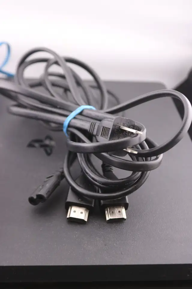 PlayStation 4 Slim Console Model CUH-2215B  - 1TB (#7378) - Photo 3